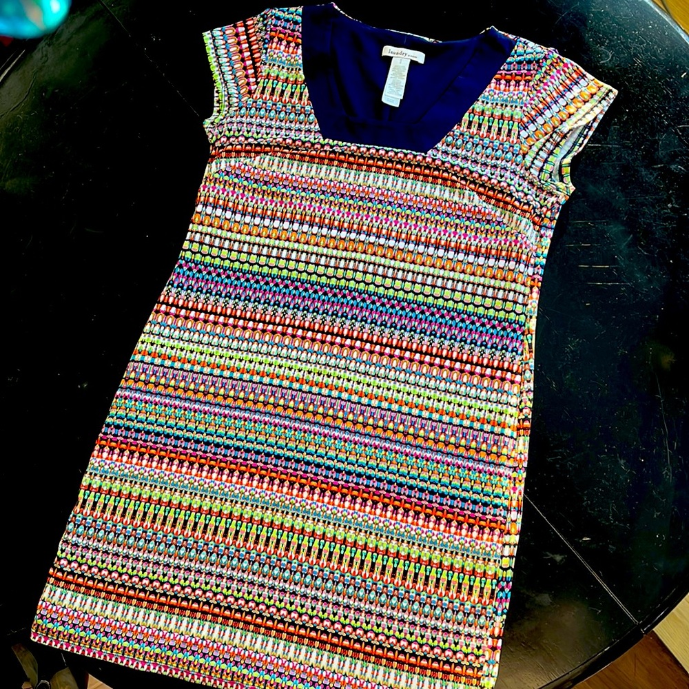 Laundry by design cap sleeve dress. colorful print. Navy lining. Size medium.
